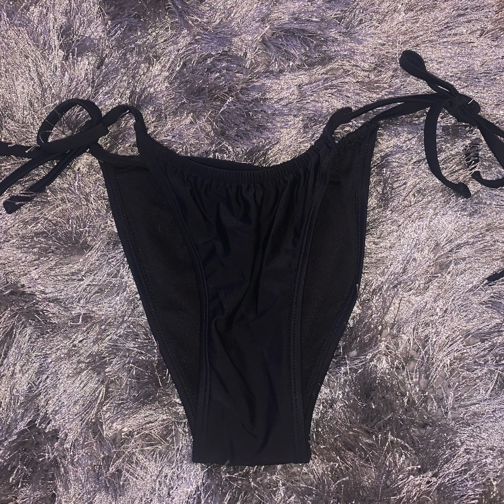 (S) bikini set🖤 - Picture 3 of 3